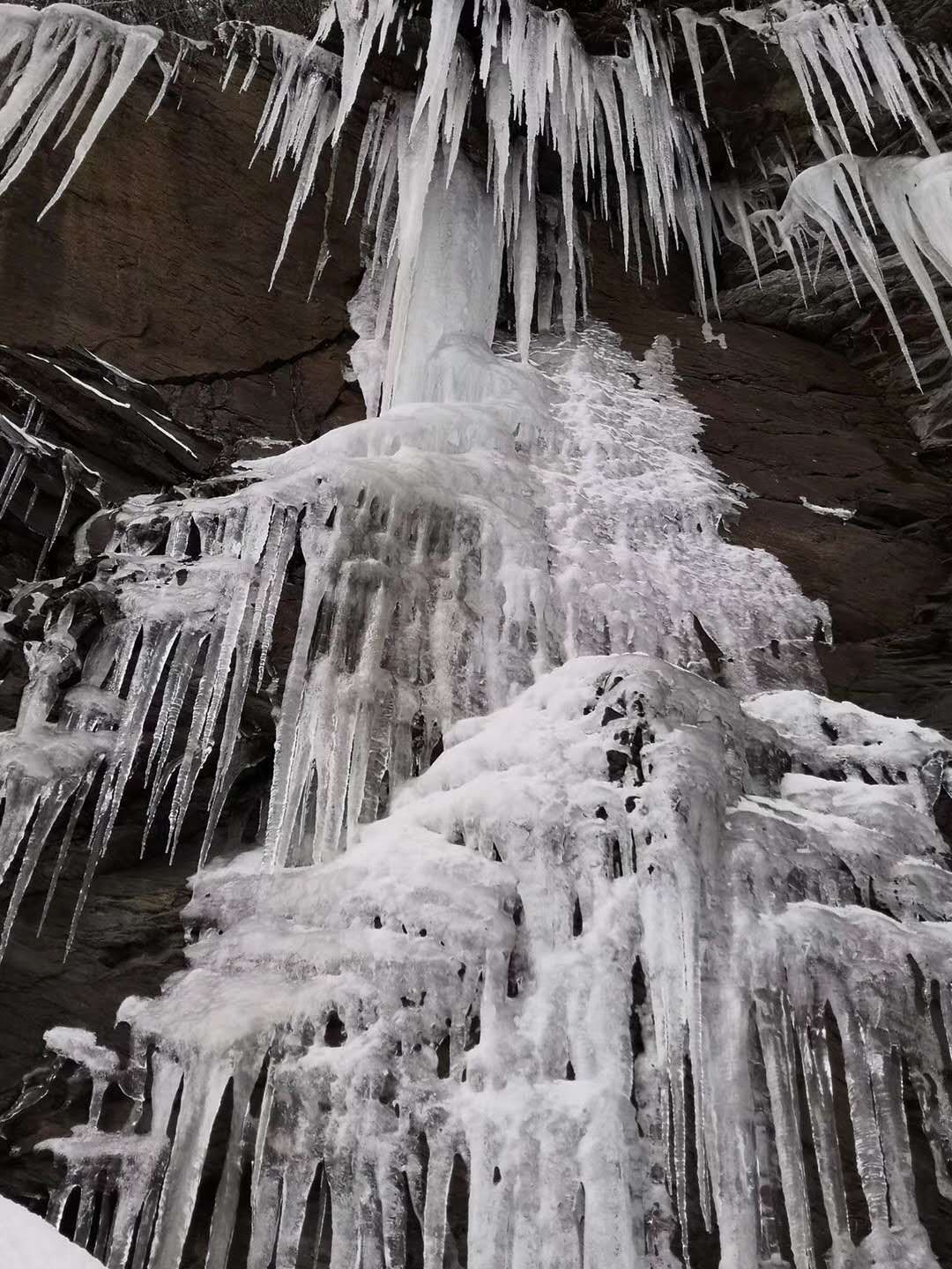 光雾山冬季冰瀑奇观，网友:美到哭!