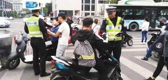  #电动车#电动车限行，老百姓以后的出行怎么办？专家给出了明确