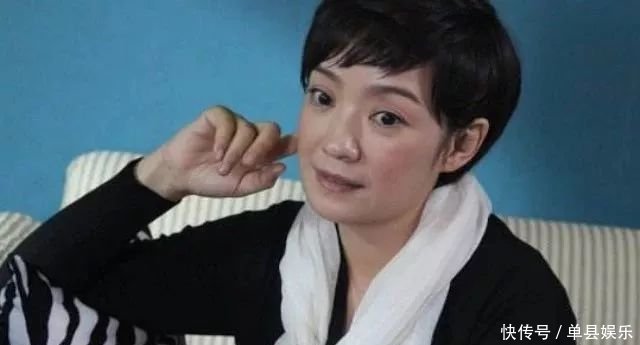  『前夫』她离婚获得24亿分手费，二婚嫁给张嘉译，如今50岁被宠成公主