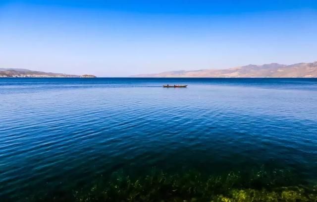 比泸沽湖还要美，这个隐藏在云南秘境的“玻璃湖”终于被人发现了