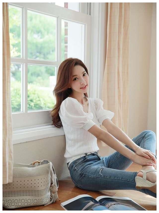 紧身牛仔裤美女！尽显腰臀曲线，让人为之着迷！