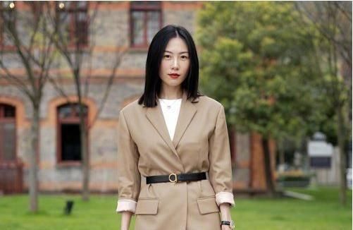  [解决]大脸女生梳中短发修颜不尴尬，2020年女生短发了解下，解决烦恼