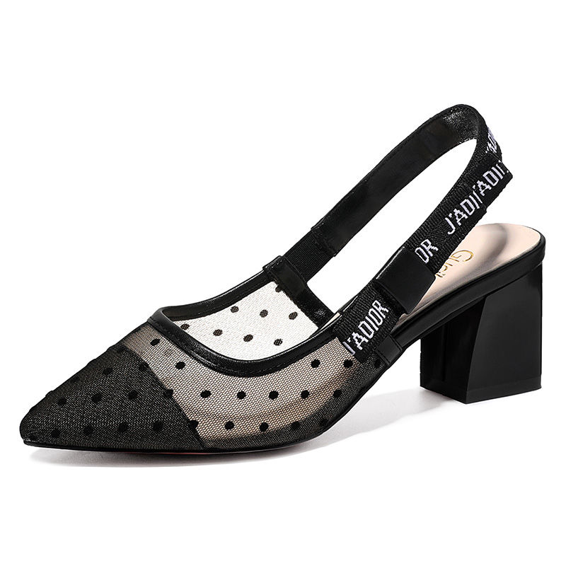 一款洋气时髦的高跟鞋，随意搭配都超美，绽放十足女人味道