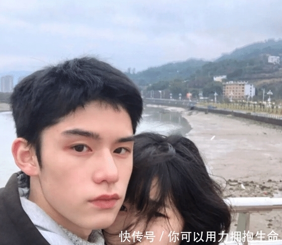 脸上:笑起来“超美”的女孩,脸上会有这3特征,简直是直男们的心头肉