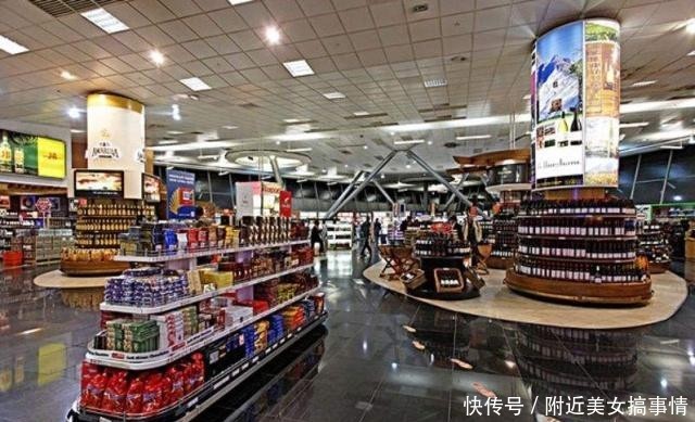 非洲免税店的茅台，遭到中国游客抢购，游客：价格低到你无法想象