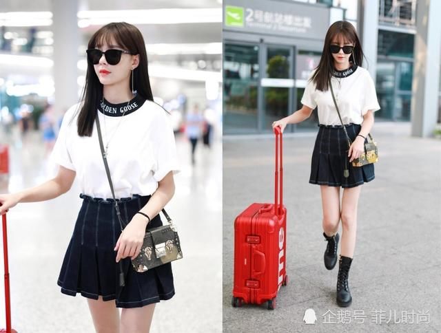 29岁沈梦辰白T配短裙现机场，脚却穿了双马丁靴，看着都觉得热！