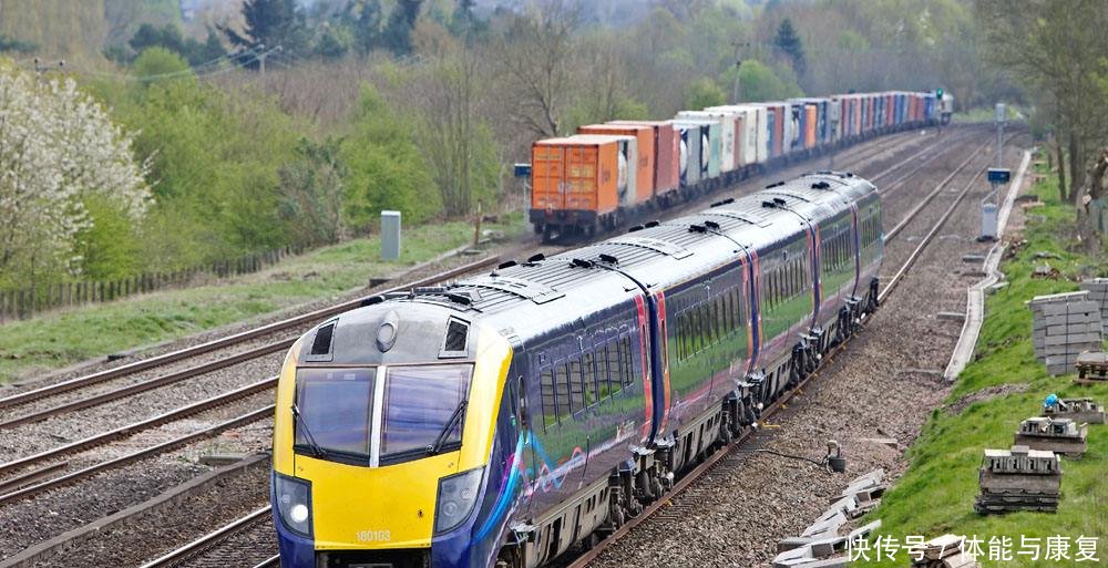  「提前」为什么有些火车宁可停在半路，也不愿意提前进站，看完