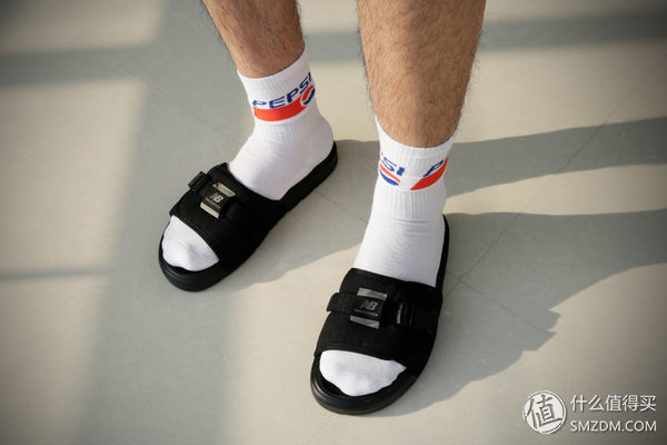 马克实测 篇一:11双澡堂拖鞋大测评!谁说不能下水的拖鞋就不是好
