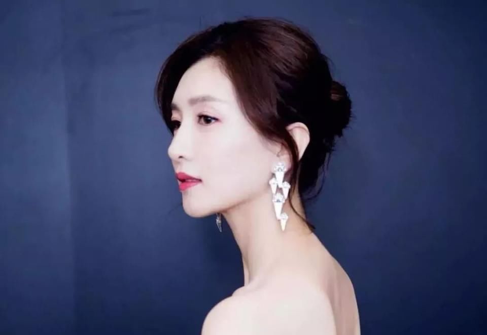 江疏影白到发光的“灯泡皮”怎么养成的?原来全靠这个神器...