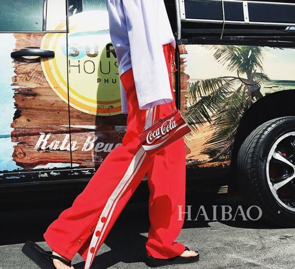 白色上装+亮色下装的三种穿搭方式，减龄显瘦正流行，贝嫂肯豆都