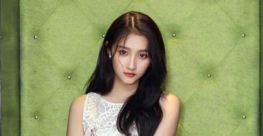  「姐姐」关晓彤与姐姐画风截然不同,曾经姐姐像假小子,今颜值高过关晓彤