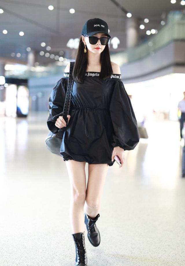 沈梦辰穿吊带连衣裙性感十足，就是露的太多，网友：杜海涛同意没