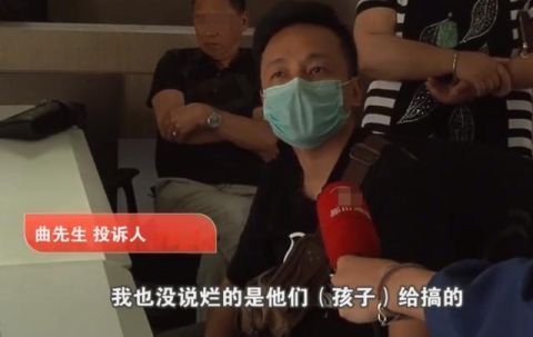花猫|4个孩子爬车顶,轿车变“花猫”定损2万1,家长:赔你1000要么起诉