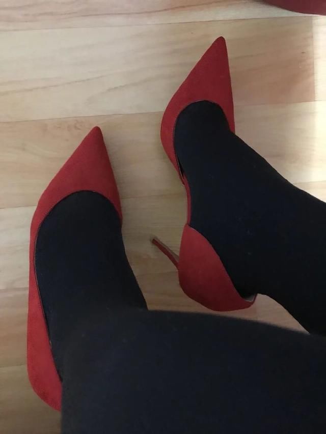 高跟鞋让你穿出毫无抵抗的美，让人一见倾心~