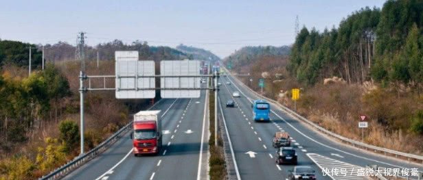 中国用600吨“垃圾”造公路，一铺就是122公里，引不少国家纷纷效