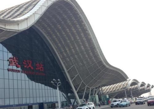  官方网@中国最“奇怪”火车站名，明明不存在地名，却执意要用