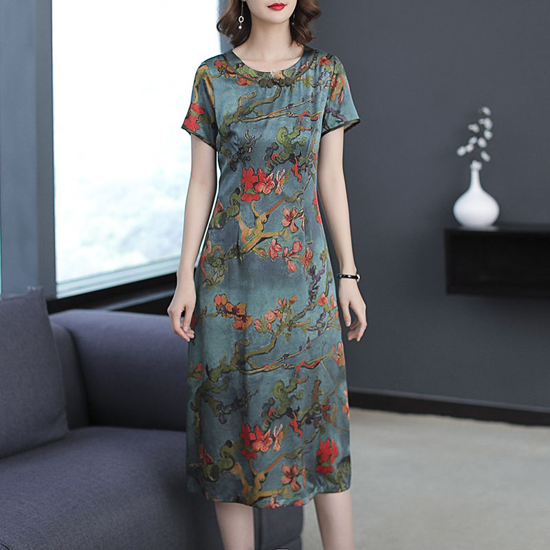 38岁老婆真敢穿,穿上这时髦的改良版旗袍,吸晴无数回头率飙升