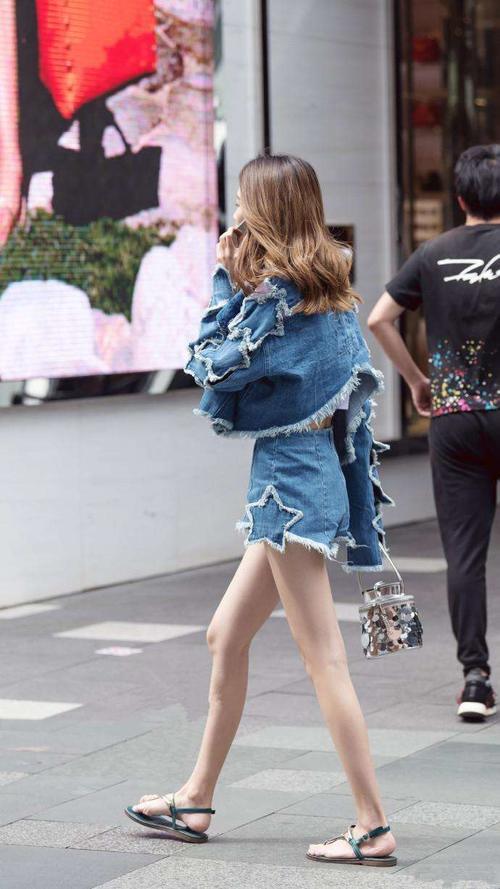 街拍：韩范的小姐姐，亚洲女人的细腻，欧美女人的身材!