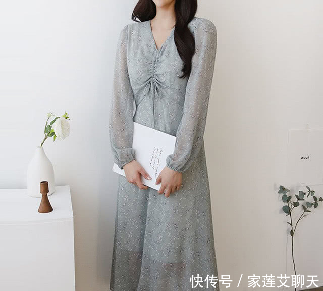 「少女」满满春季感觉的花款连身裙,连身裙加花的款式非常的少女心哦