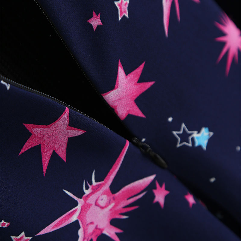 姐姐胆真大，穿款“性感裙”上街，备受欢迎，妖娆身姿，穿出S型