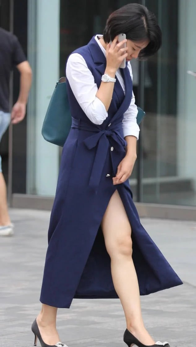 小姐姐为了秀大腿也是拼了，这感觉太霸道了