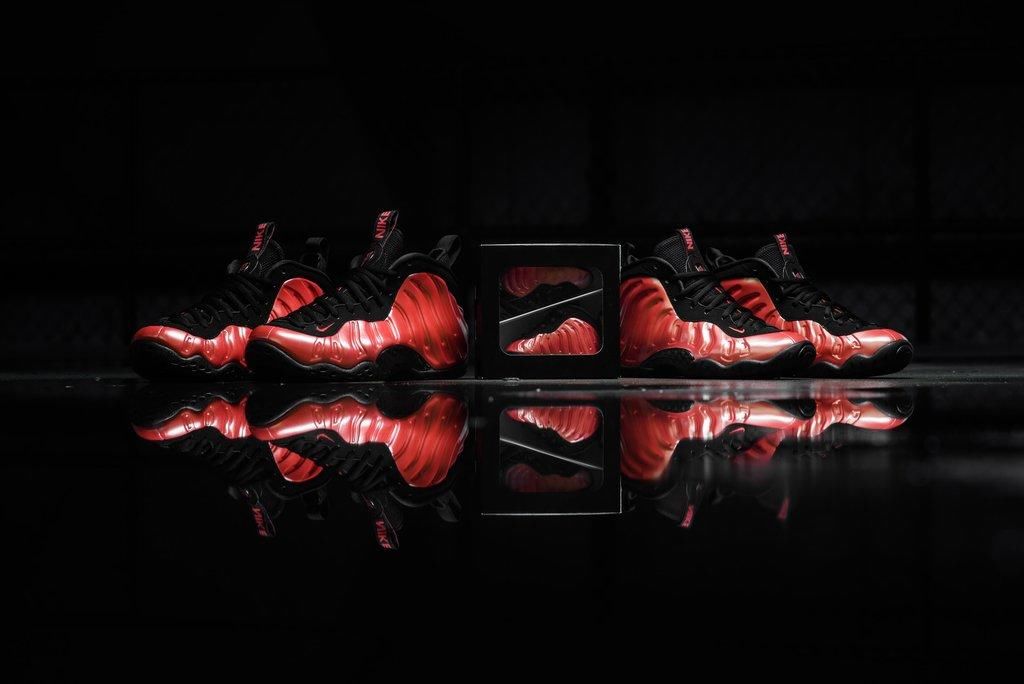 迷人的金属电光鞋面!辣椒喷 Foamposite One 明日官网发售