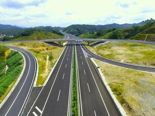  美景：广西网红“天堂公路”，途中美景让无数人趋之若鹜！