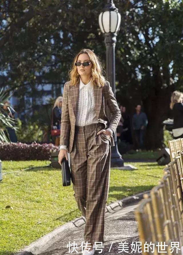 现在流行套装特别是外套配半裙，可以穿出最时髦的style！