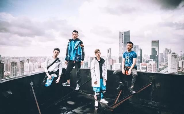 饿了么又出新设计，外卖小哥都穿得比我潮！