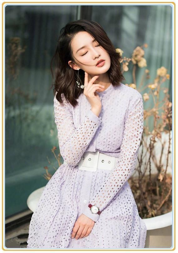 同穿镂空裙，40岁吴佩慈不敌28岁李沁，网友：果然年轻就是资本！