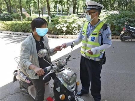 『骑行』明日起，骑行电动车未佩戴安全头盔，你将收到……