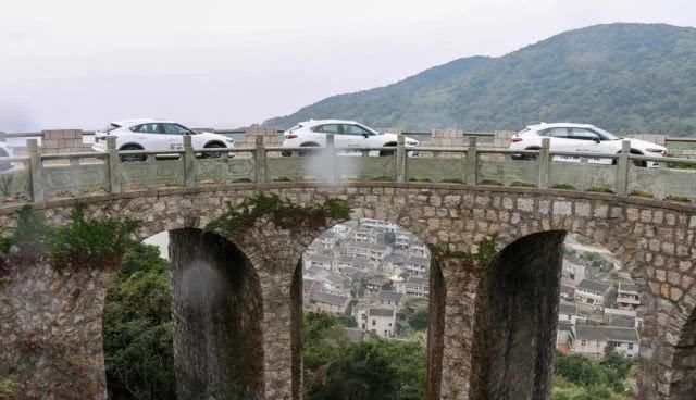 15万左右公认最漂亮的合资SUV之一,开上路回头率爆表