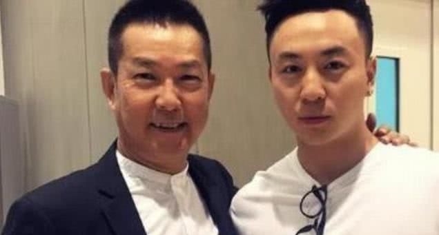  #家喻户晓#七小福现状：洪金宝老了，成龙元华不再年轻，而62岁的他仍像30岁