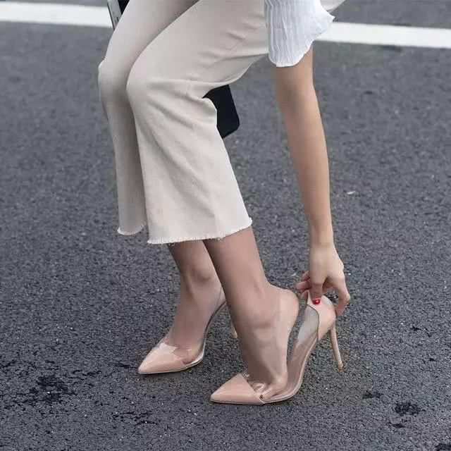 这样的高跟鞋才叫高跟鞋，一般人真驾驭不了，魅力随之而来