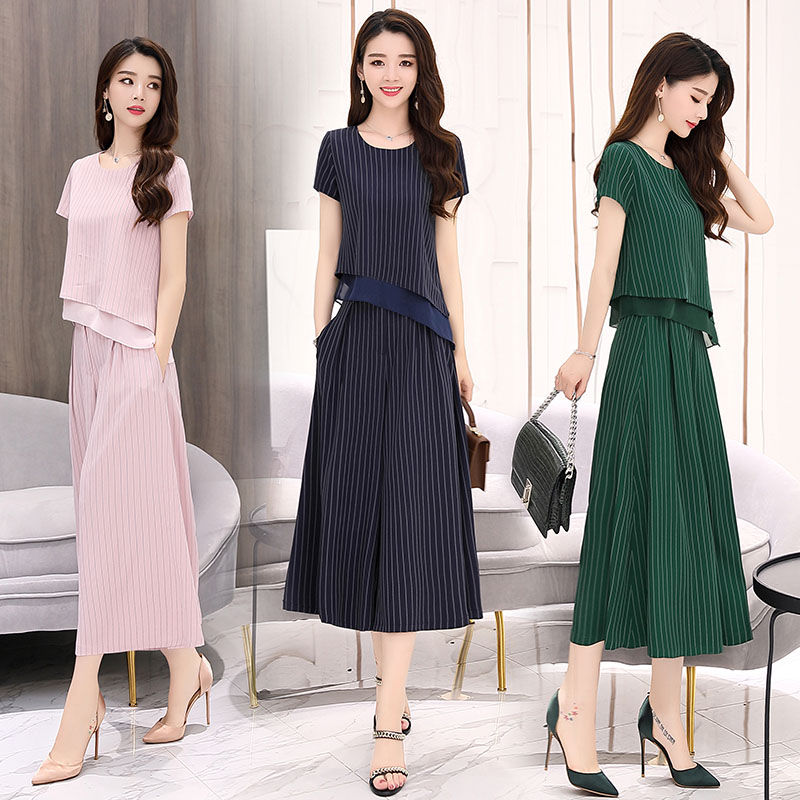 我的天，70后女人穿上今年流行“阔腿裤套装”，高贵嫩美贼减龄