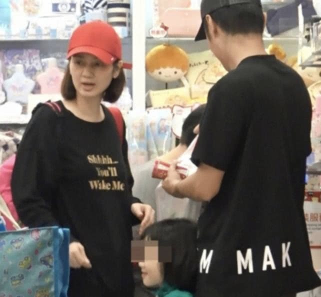 出轨风波后,洪欣一家3口首次现身,网友:想用行动破出轨传闻?