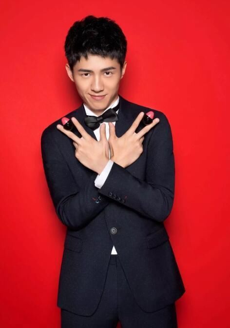 邓伦、任嘉伦、肖战代言的口红惊艳非凡，但他却无人争锋！