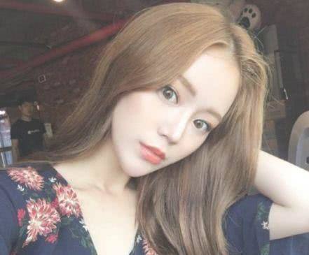 大卷长发适合什么发色?这5款发色显白修颜轻松美出新高度!