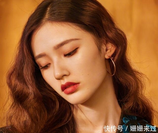  『护发精油』晚上洗完头做好这4件事，坚持一段时间，发量蓬松美得不像话