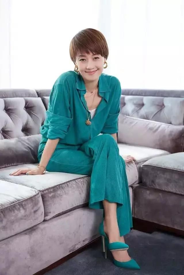 看了Ella的连体裤，再看看马伊琍，好想对文章说句：好好珍惜