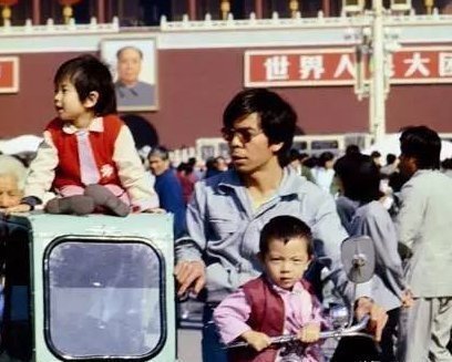 老照片再现上个世纪七八十年代的中国，慢慢被淡忘的生活画面!