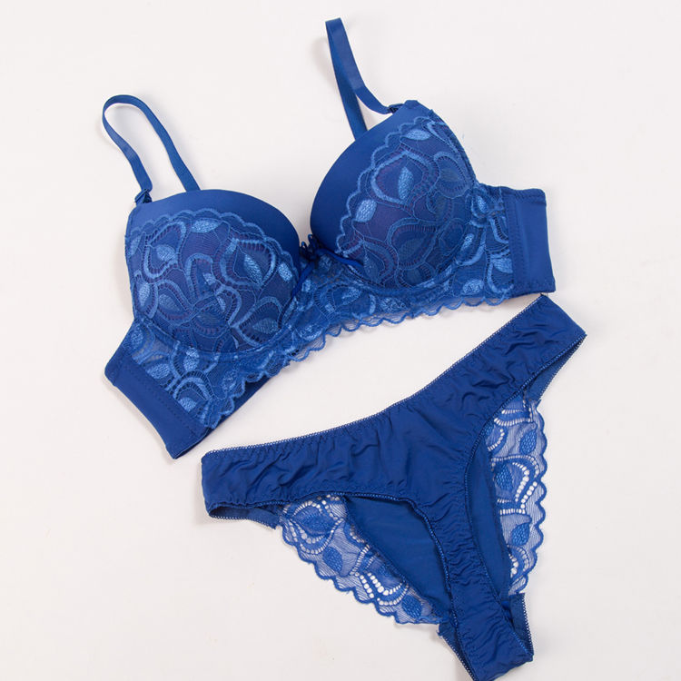 老婆在家穿蕾丝清凉内内，魅力无限满满女人味，简直太诱惑