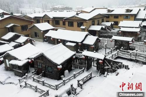中国雪乡迎来立冬后“应季雪”