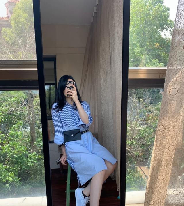  #气质#女人过了三十岁,尽量别穿迷你裙,换上及踝裙吧,更加优雅显气质