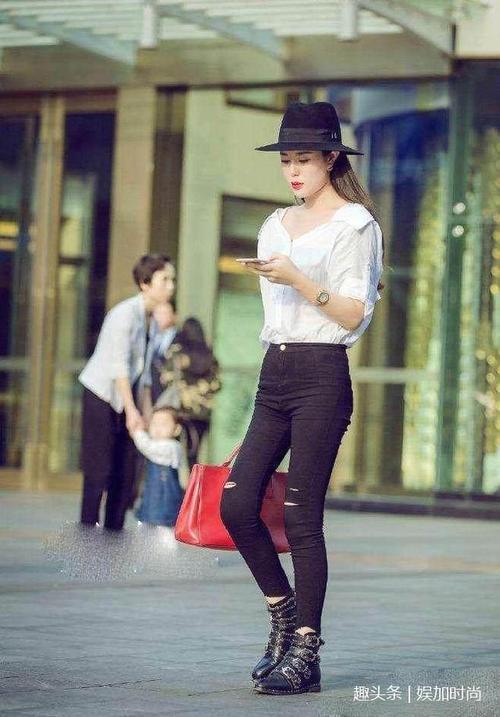 穿紧身裤的小姐姐,百变的穿搭很时尚,尽显女性的知性优雅!