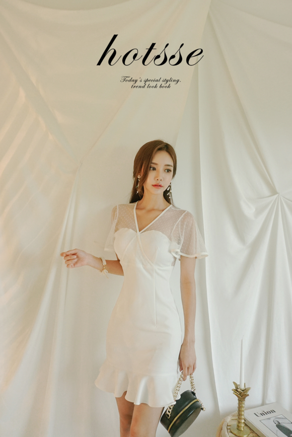 女神孙允珠,融雪花蒲温暖缦纱波点鱼尾裙