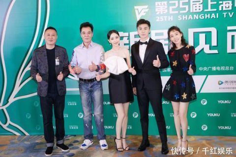  红色：37岁高露终于变了，大开叉长裙性感，红色衬衫配A字裙时尚减龄