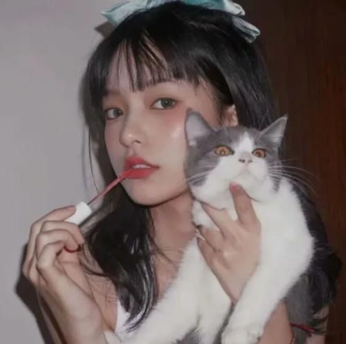 润唇膏|涂口红前要先涂润唇膏吗?98%的女生都搞错了,难怪唇色越来越深!