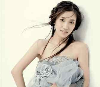 她唱了一首《香水有毒》时隔7年后再上舞台 让