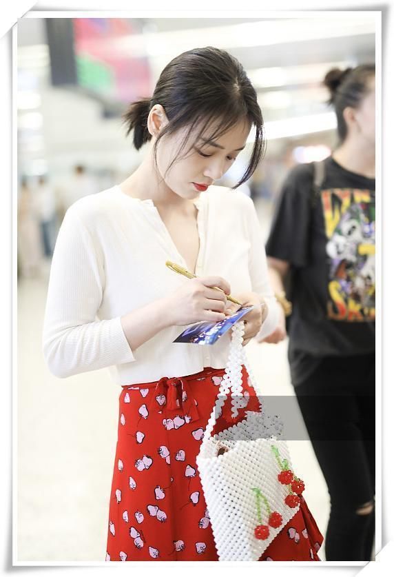 本以为窦靖童的木箱够奇葩的了，看到马思纯的塑料篮，我沉默了!